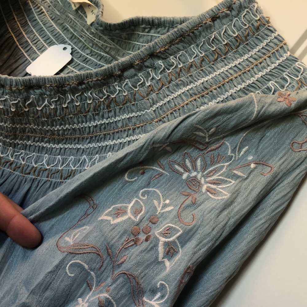 Off the shoulders top - Picture 3 of 5